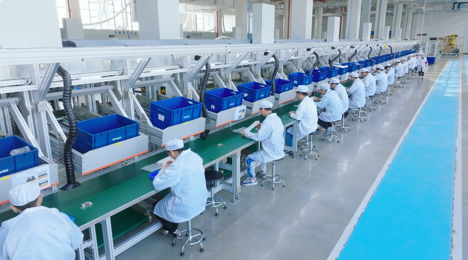 智能总装车间 — 自动化流水线实拍